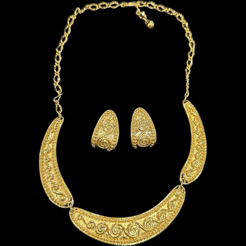 Vintage Avon Gold Tone Costume Jewelry Chunky Heavy Metal Necklace Earring Set